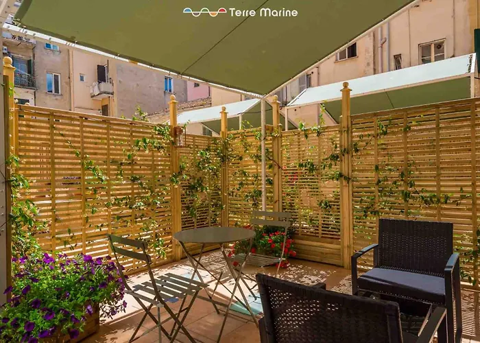 Pensionat Jungle, Terre Marine